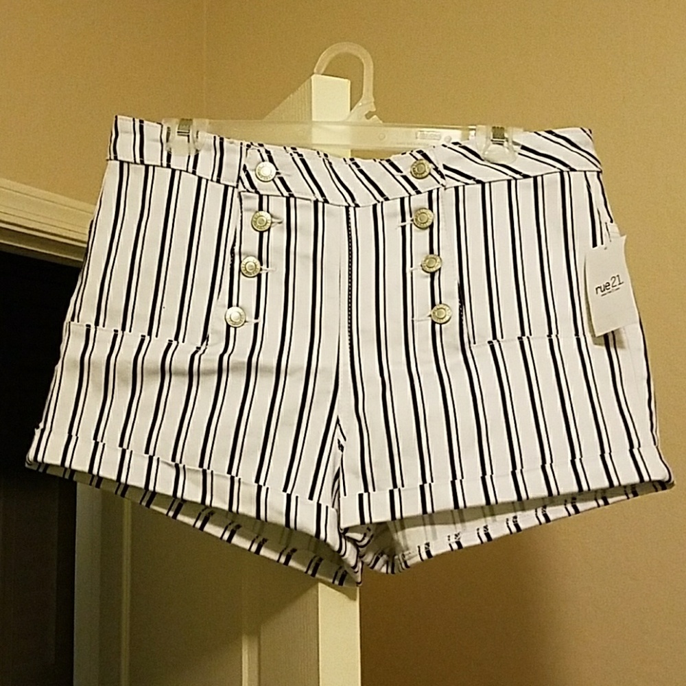 NWT Women's rue21 size 11/12 high waisted shorts